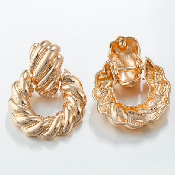 GOLD ROUND DROP EARRINGS - Picture 4 of 4